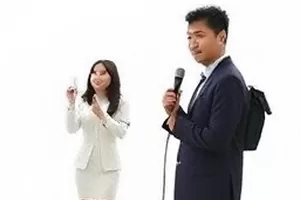 服装造型争议封面:造型定稿与现场成片对比